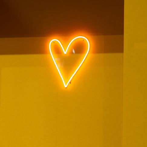 Néon en forme de coeur