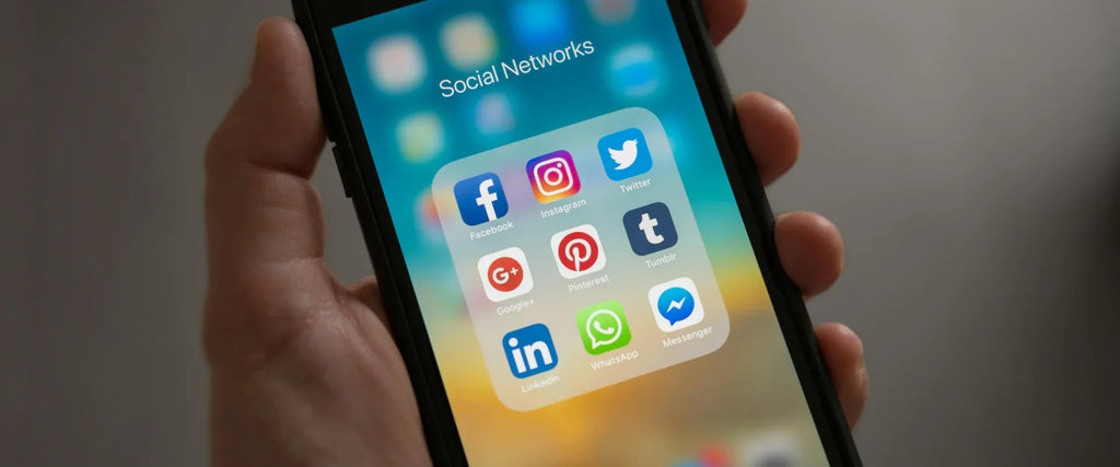 iPhone avec des appli de reseaux sociaux